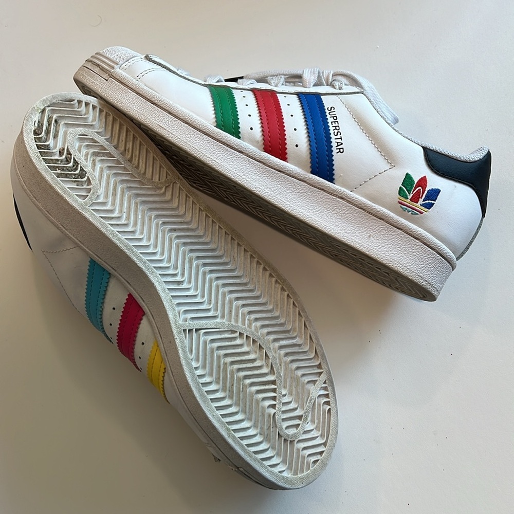 Adidas - men’s 6, rainbow stripe superstar - Picture 4 of 8